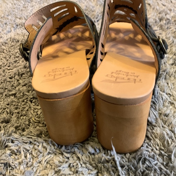 Dansko Oralee Black Leather Cut Out Sandals Strap Wood Heel Handcrafted, Size 41 - Picture 7 of 9
